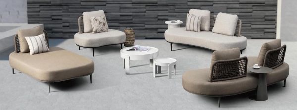 10511 sofa - Image 4