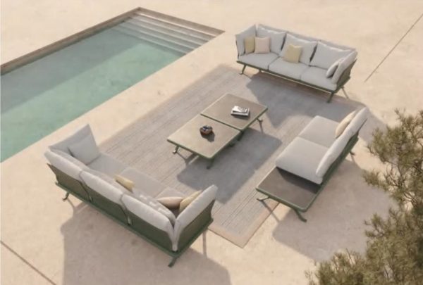 10527 sofa - Image 4