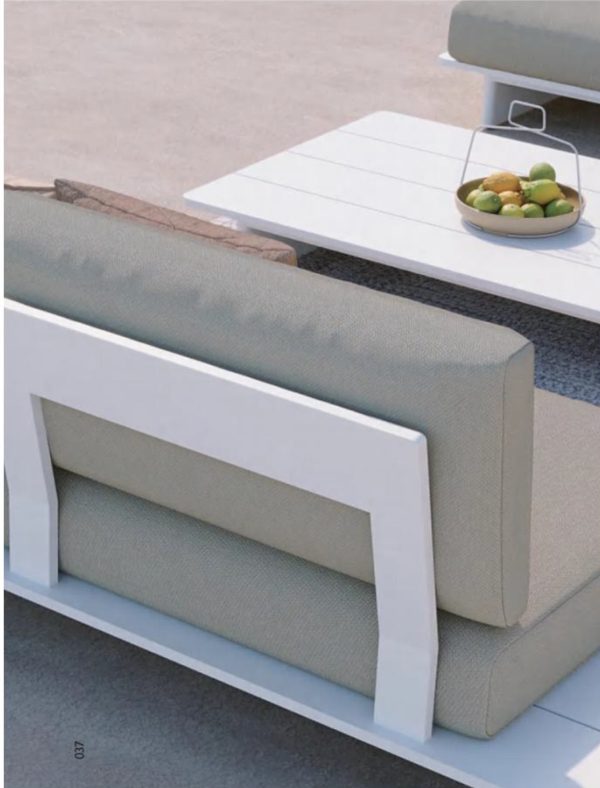 10526 sofa - Image 2